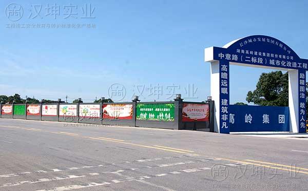 “美颜模式”下的中意路围挡，一道靓丽的城市风景线