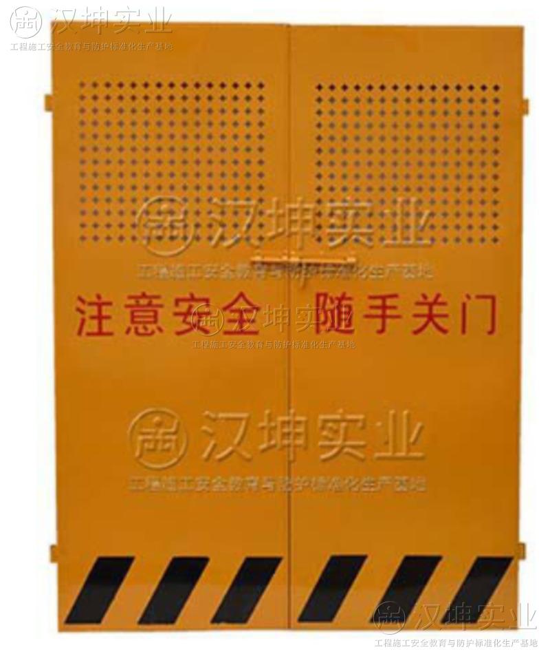 施工电梯防护门在使用时，需要注意些什么？