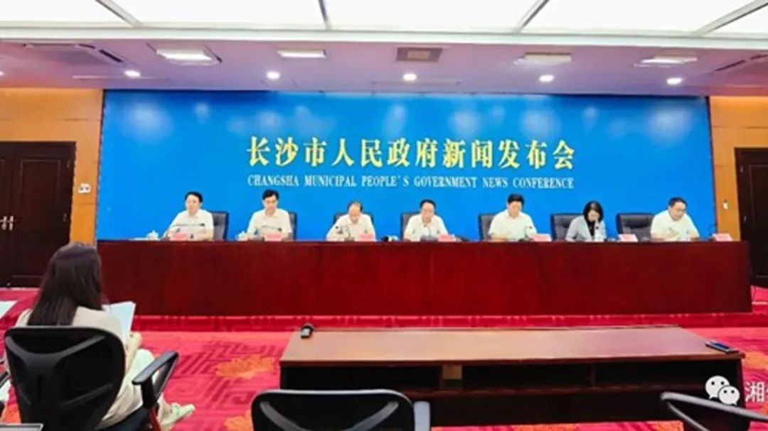 长沙打造“全球研发中心城市”，这家施工安全防护头部企业如何作答?长沙新闻综合频道专访湖南翰坤实业有限公司。