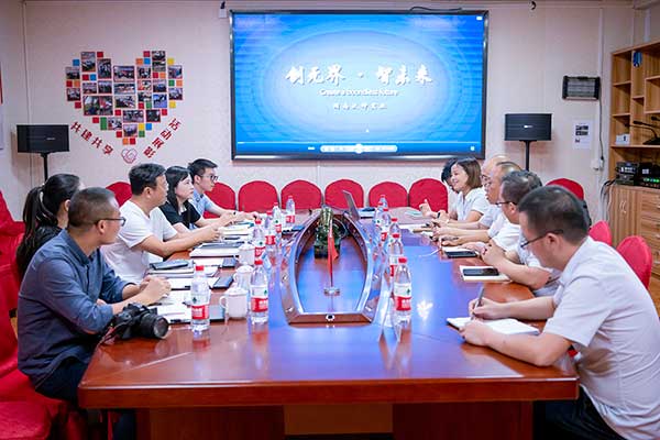 天心经济开发区党工委书记吴江一行莅临汉坤实业调研考察