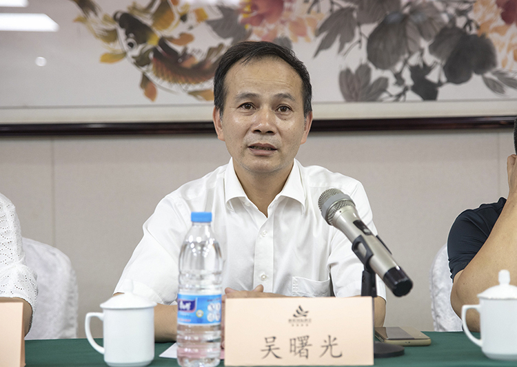 湖南省工商联副主席吴曙光发表讲话 湖南省工商联副主席吴曙光发表讲话