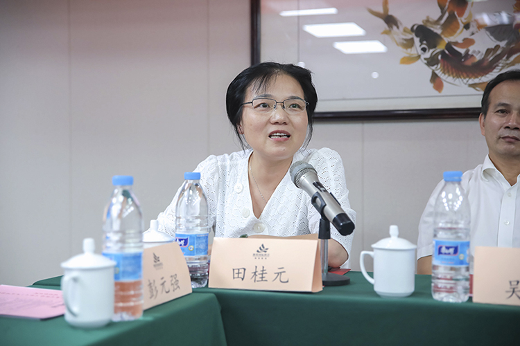 长沙市工商联副主席田桂元发表讲话 长沙市工商联副主席田桂元发表讲话